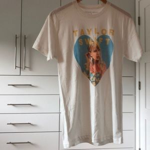Taylor Swift T-shirt